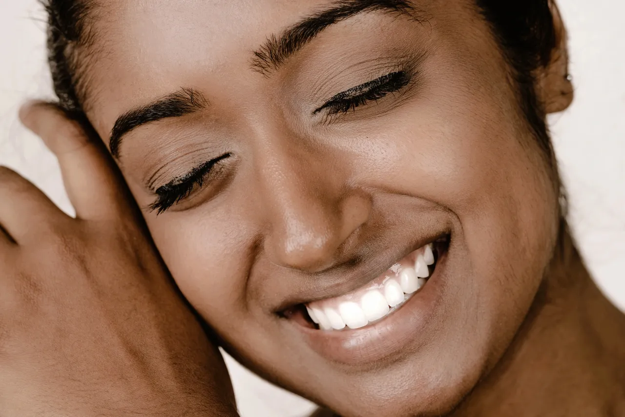 5 Ways To Get Rid Of Under Eye Bags & Dark Circles rs=w_1280 (28)